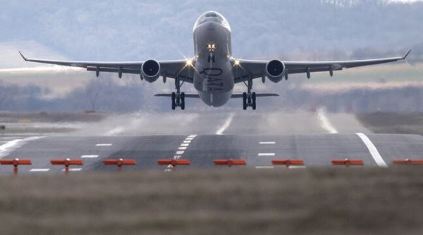 Changement climatique : A quelles conditions pourra-t-on toujours prendre l'avion en 2050 ?