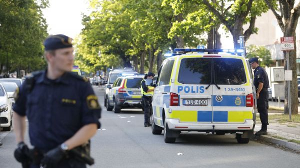 Suède : une attaque "terroriste" présumée à l'arme blanche fait au moins huit blessés,
annonce la police