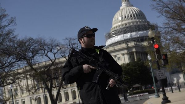 États-Unis : la police alerte sur le "possible projet d'une milice" d'attaquer le Capitole ce jeudi 4 mars