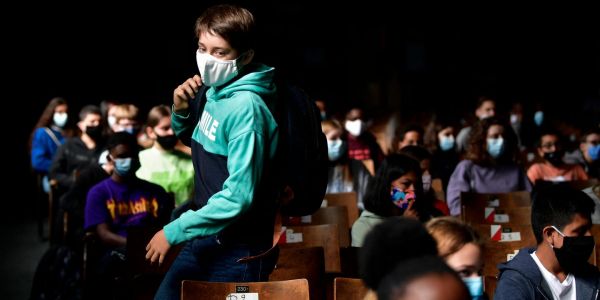 Les jeunes Bruxellois entre tentation complotiste et ouverture sur le monde