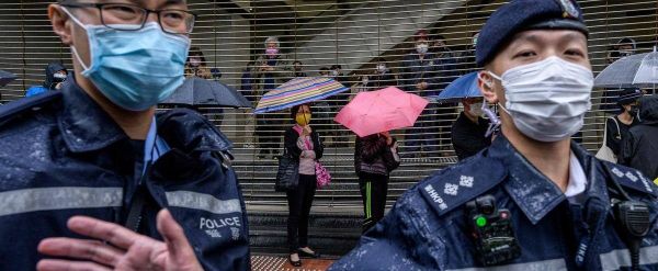 Hong Kong: des dizaines de militants pro-démocratie emprisonnés