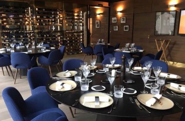La police verbalise les clients d'un "restaurant clandestin” propriété de Patrick Drahi