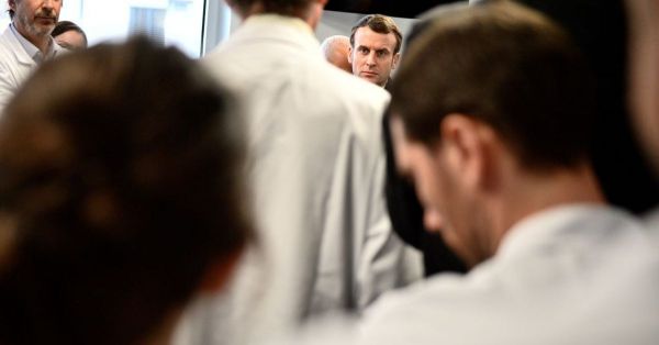 Covid-19: Macron peut-il obliger les soignants à se faire vacciner?