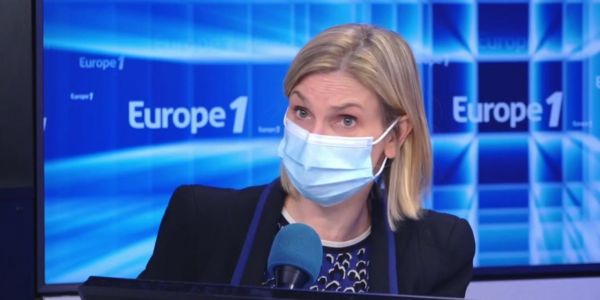 Vaccins bloqués en Italie : Panier-Runacher assume "un moyen de faire pression" sur AstraZeneca