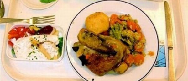 Mieux vaut laisser les enfants choisir chaque jour s'ils veulent manger végétarien ou non à la cantine, et non leur imposer une inscription préalable pour le trimestre ou l'année entière, [...]