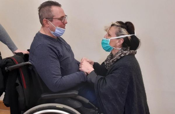 «Je ne vis plus, je survis» : le combat de Fabien Lherbier, lynché et brûlé