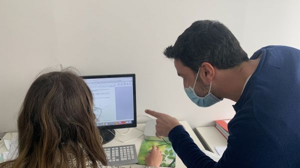Vaccin contre le Covid-19 : au centre de pharmacologie de Bordeaux, l'analyse quotidienne des effets secondaires