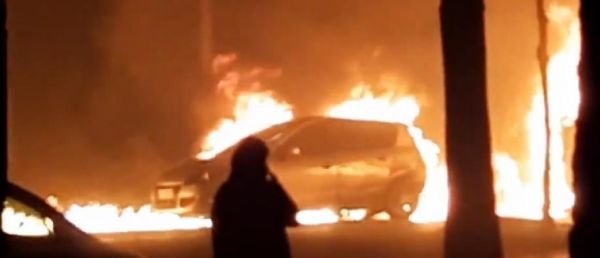 Nouveaux incidents cette nuit en banlieue lyonnaise : 13 véhicules incendiés à Rillieux-la-Pape et au moins 6 personnes interpellées par les forces de l'ordre - Regardez