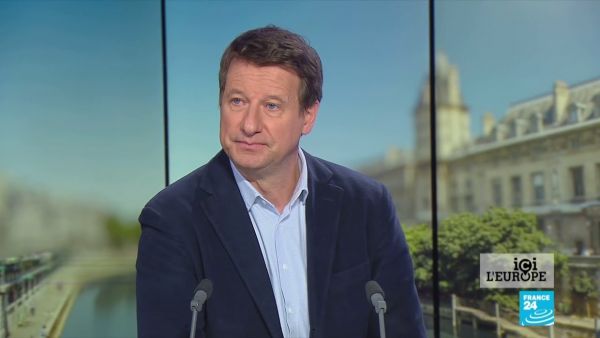 Vaccins : « AstraZeneca ne peut pas délocaliser une partie des doses qui nous sont promises » Yannick Jadot