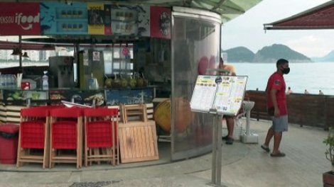 Face à la flambée du Covid-19 au Brésil, les activités sont drastiquement réduites à Copacabana