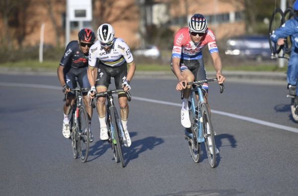 Strade Bianche : Alaphilippe termine deuxième derrière  Van der Poel