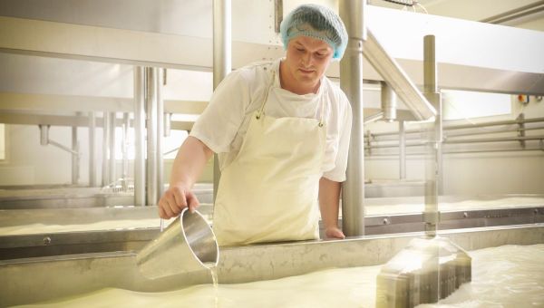 Siméon souhaite devenir fromager : il est en bac pro Bio-industries de transformation à l'ENILBIO