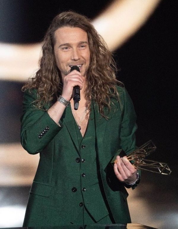 Julien Doré : cette star de série dont il était amoureux pendant sa jeunesse !