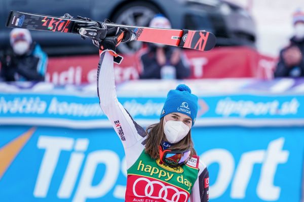 Petra Vlhova remporte le géant de Jasna