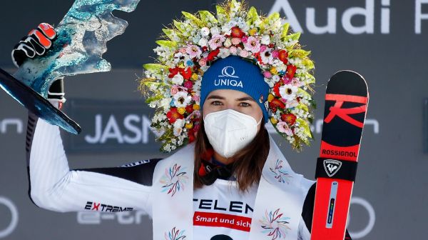 Vlhova réagit en championne à la maison
