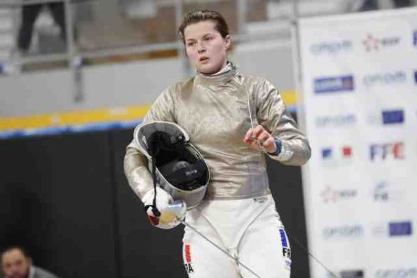 Escrime CM - Sabre - Cécilia Berder deuxième lors de la Coupe du monde de sabre de Budapest