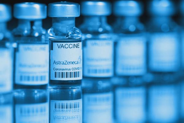 Vaccin anti-coronavirus : les médecins de Martinique suspendus aux conclusions de l'Agence européenne des médicaments