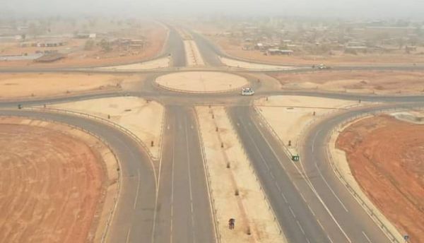 Autoroute de contournement de Ouagadougou : Le ministre Bougouma s'enquiert de l'évolution des travaux de bitumage