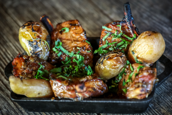 Côtelettes d'agneau marinées et grillées