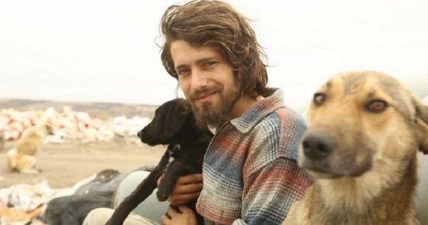 Ce jeune homme turc a abandonné sa carrière de mannequin pour recueillir des animaux errants dans son refuge
