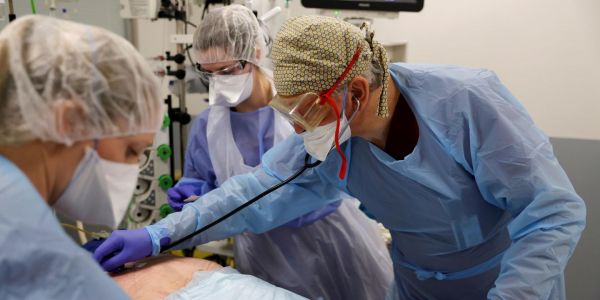 « Nous, chirurgiennes et chirurgiens, sommes également confrontés à un tri : quels patients déprogrammer ? »