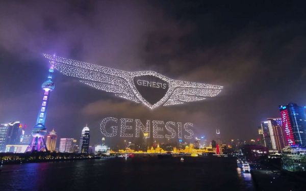 Les images spectaculaires du record du monde pour un essaim de drones