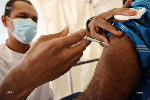 La vaccination s'accélère à La Réunion avec les pharmaciens, médecins, plus de proximité et un nouveau centre