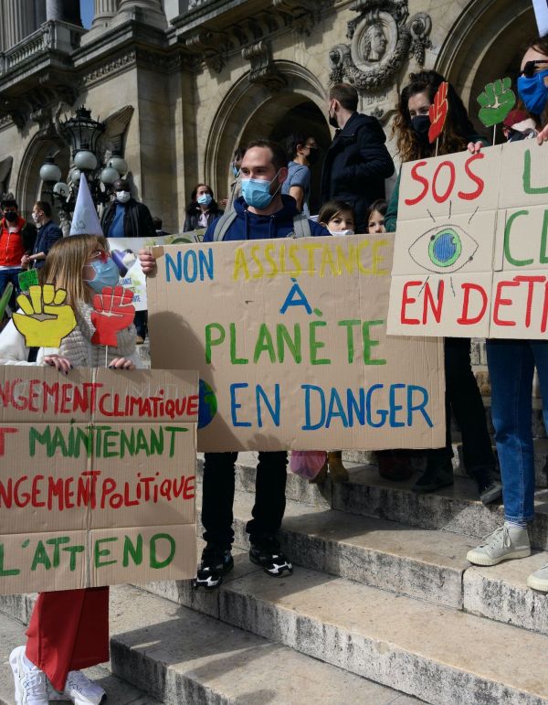 Loi climat et résilience : la jeunesse squatte face aux députés