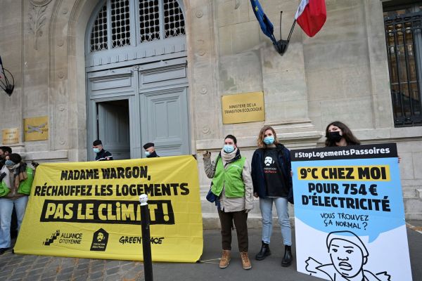 Un député bloqué et d'autres verbalisés pour avoir participé à un rassemblement pro-climat