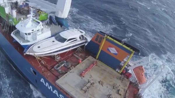 Norvège : l'incroyable sauvetage d'un cargo en perdition
