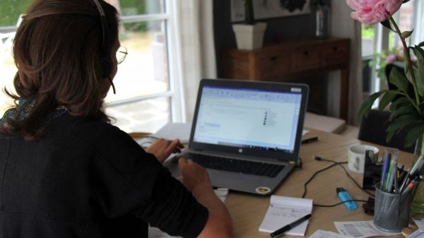 INFO FRANCEINFO. Covid-19 : 38% des salariés du privé ont télétravaillé partiellement la semaine dernière, selon une enquête