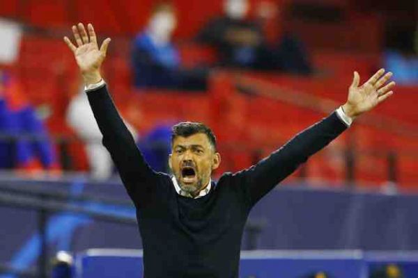 Foot - C1 - Porto - Sergio Conceição pointe l'arbitrage après Porto-Chelsea