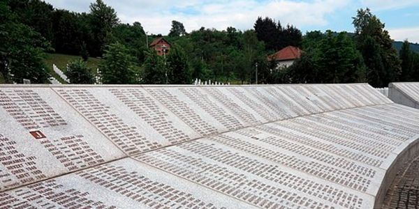 « En 1994, les crimes de "purification ethnique” en Bosnie étaient plus insupportables à envisager pour les élites françaises que ceux commis au Rwanda »