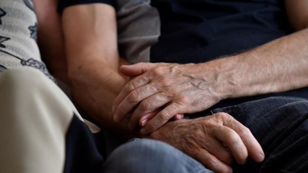Euthanasie et fin de vie : comment la Pologne, la Suisse et l'Espagne se sont saisies du débat