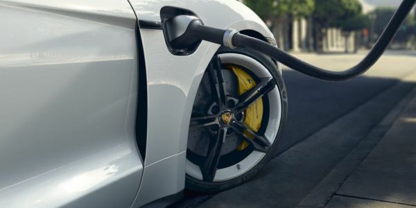 Porsche recherche des batteries hautes performances