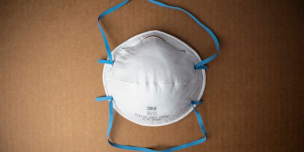 Faut-il désormais privilégier les masques FFP2 contre le Covid-19 ?