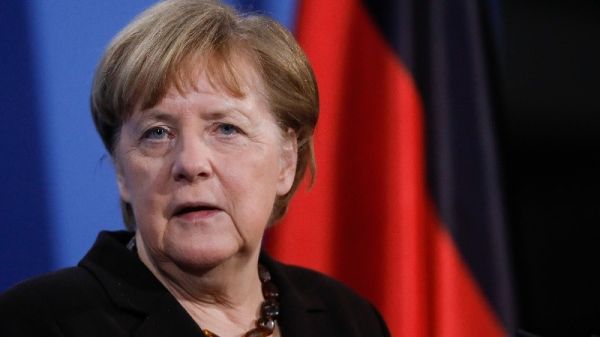 Guerre en Ukraine : Zelensky au front, Merkel réclame un retrait russe