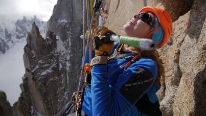 Mont-Blanc : Vanessa François dompte le Grand Capucin avec ses bras
