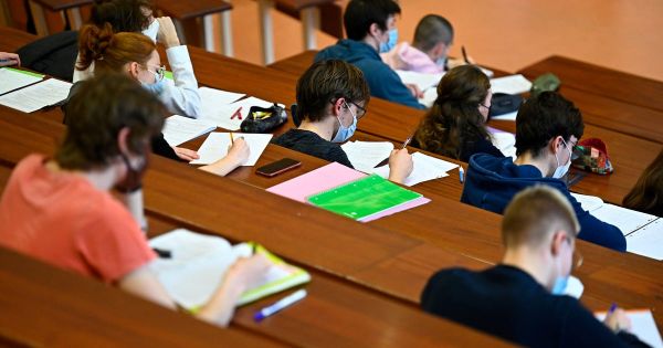 Universités: une rentrée "100% présentiel", le but de l'exécutif