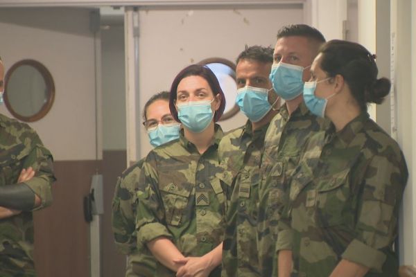 Des militaires en renfort dans le service de réanimation de l'hôpital de Cayenne