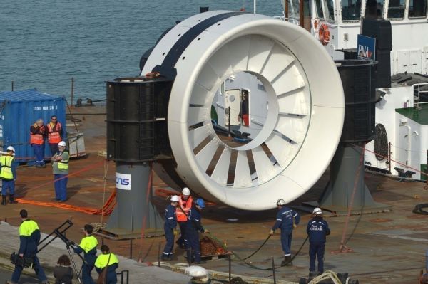Cherbourg : l'ex-hydrolienne de DCNS a été retirée de la Cité de la Mer