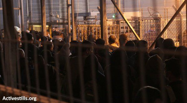 Les forces de répression israéliennes blessent par balles trois prisonniers dans la prison de Majido