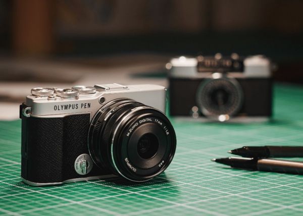 Olympus Pen E-P7 : l’hybride Micro 4/3 du renouveau ?