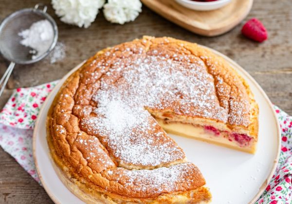 Gâteau magique aux framboises et amaretti
