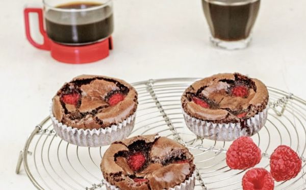 Petit café entre amies - Fondants chocolat  & framboises.