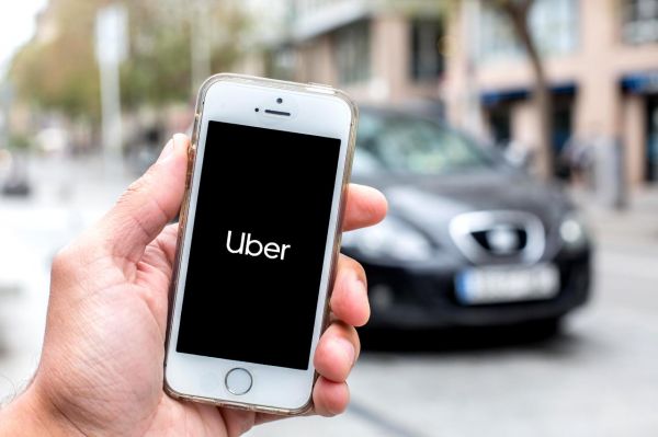 Voici les objets les plus insolites retrouvés dans un Uber en 2020 !
