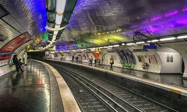 La RATP va installer plus d’écrans publicitaires pour aider les témoins d’agression à regarder ailleurs