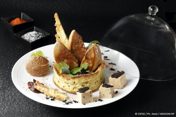 Couronne de foie gras poêlé et mi-cuit à la truffe