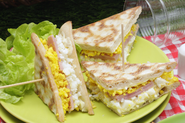 Club sandwich aux œufs mimosa