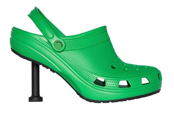 La marque de luxe Balenciaga lance des Crocs à talons hauts